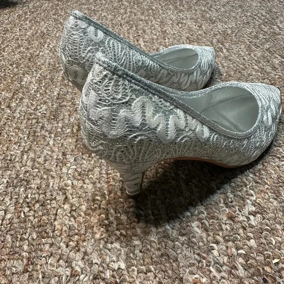 Wild Rose bedazzled NWOT size 10 - Picture 3 of 8